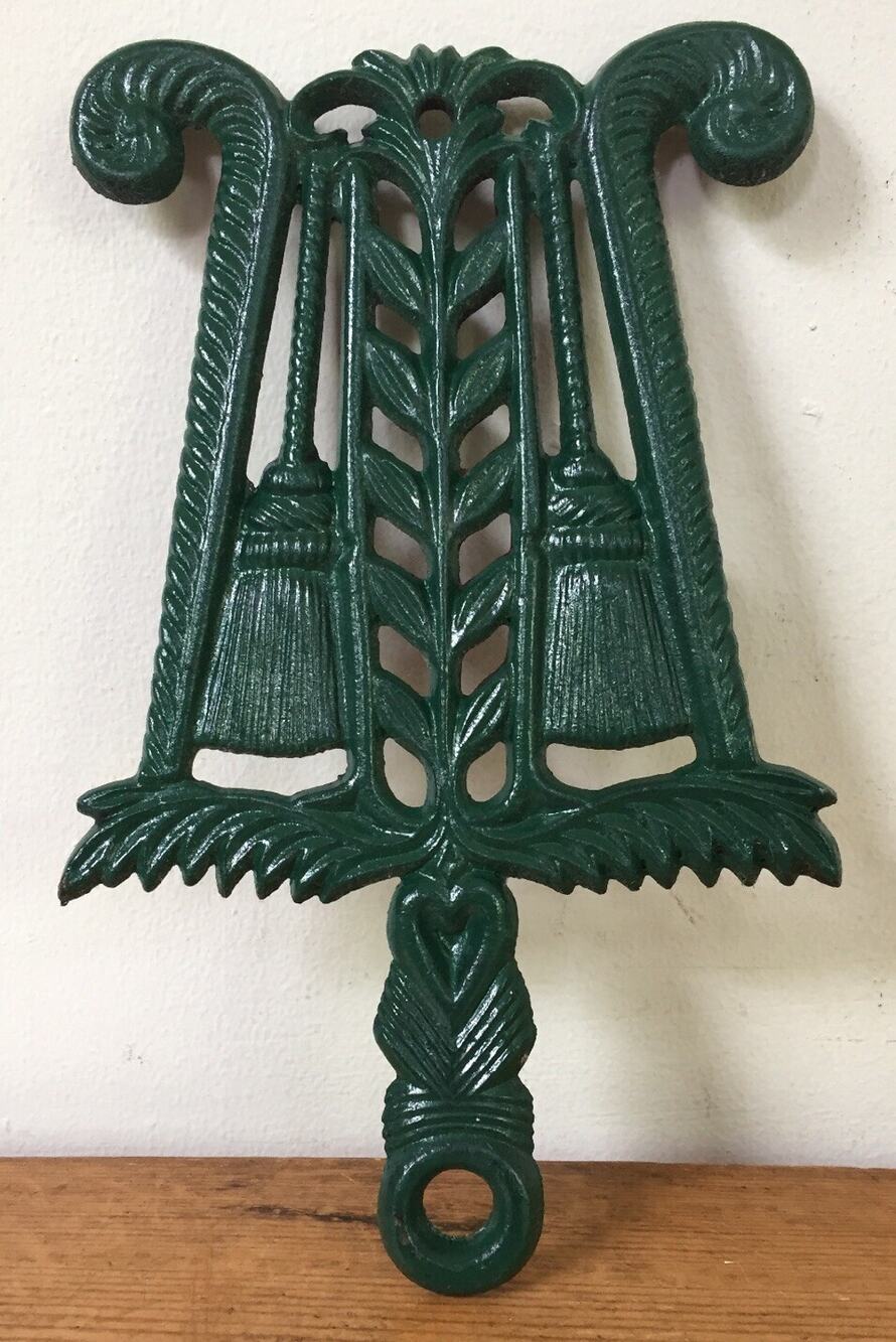 Vtg JZH T-6 Grain Tassel Broom Cast Iron Trivet Kitchen Mid Century Decor Green